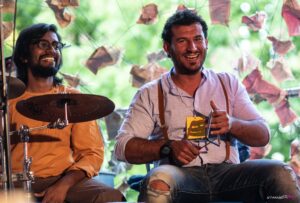 Men drum triangle-GlasshertzPhoto