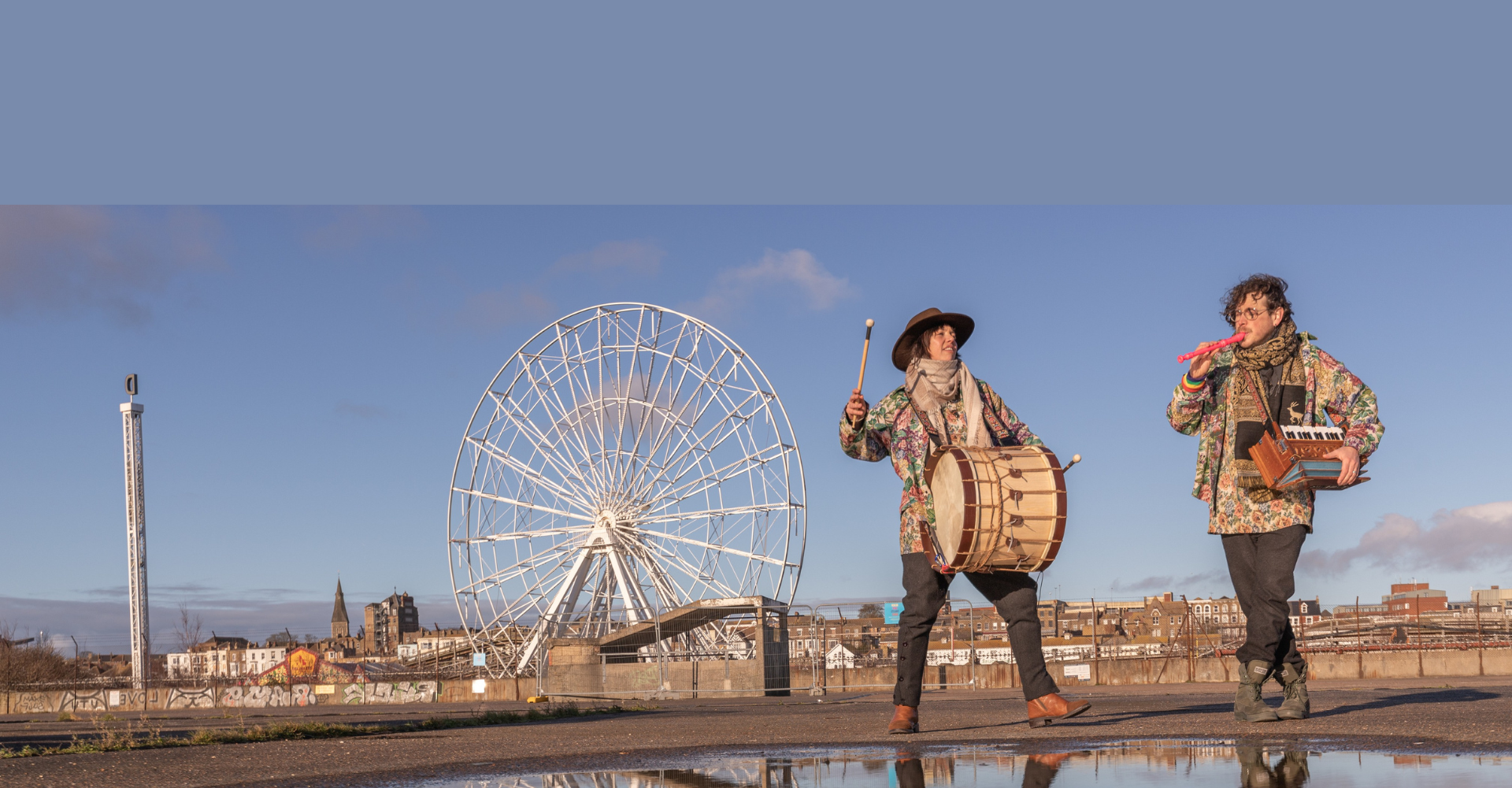 Lunatraktors performing outside